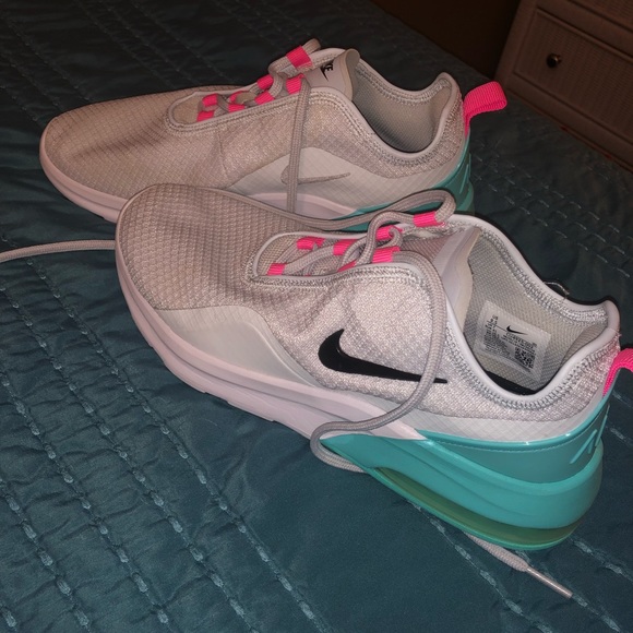 Nike Shoes - Nike air max